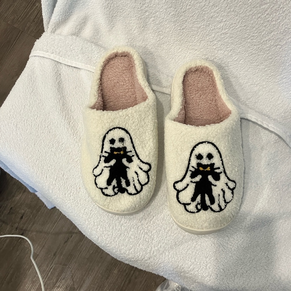 Source Unknown Cream & Pink Ghost Patch Fleece Sl… - image 1